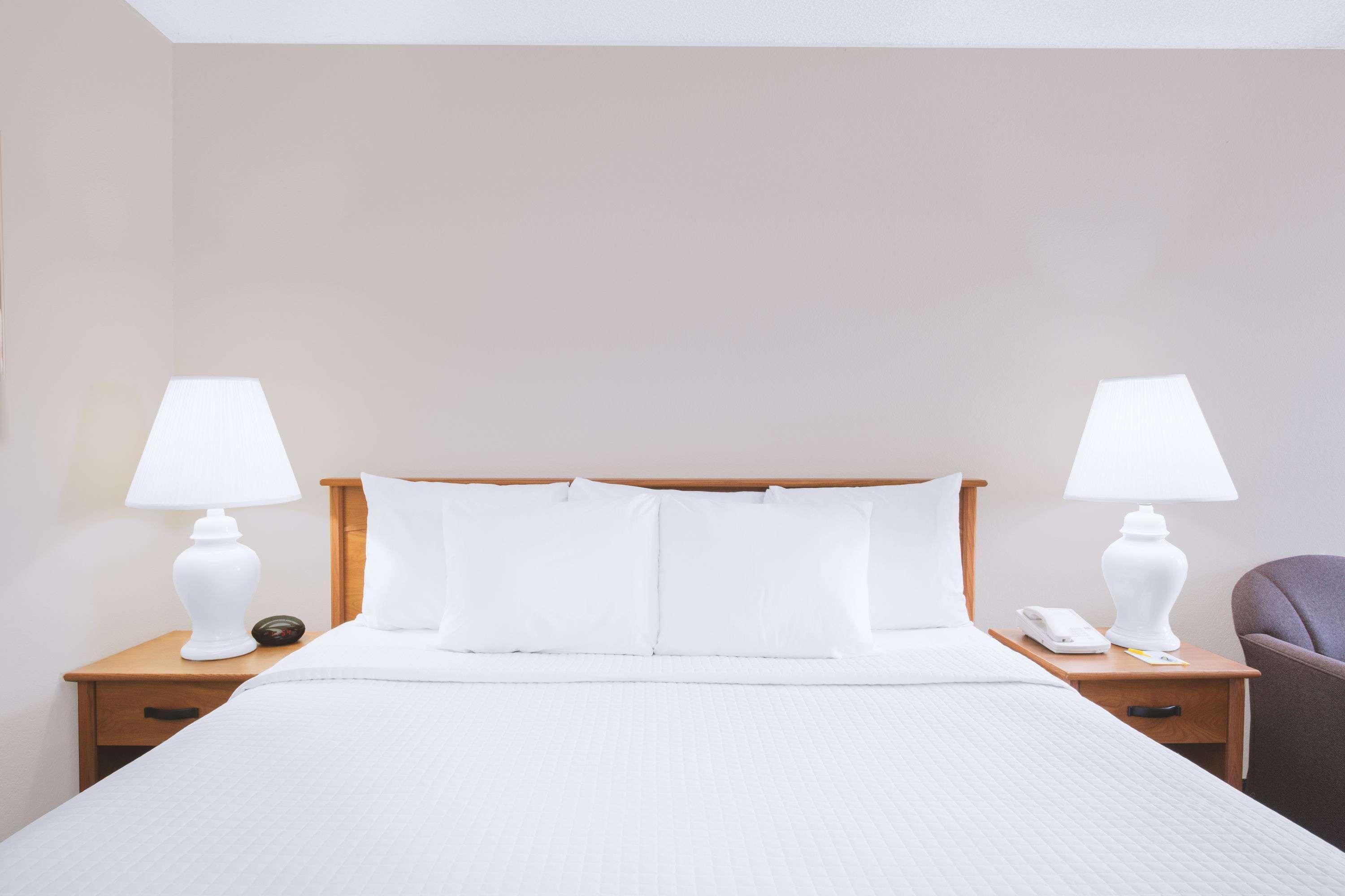 Days Inn By Wyndham ווית'וויל מראה חיצוני תמונה