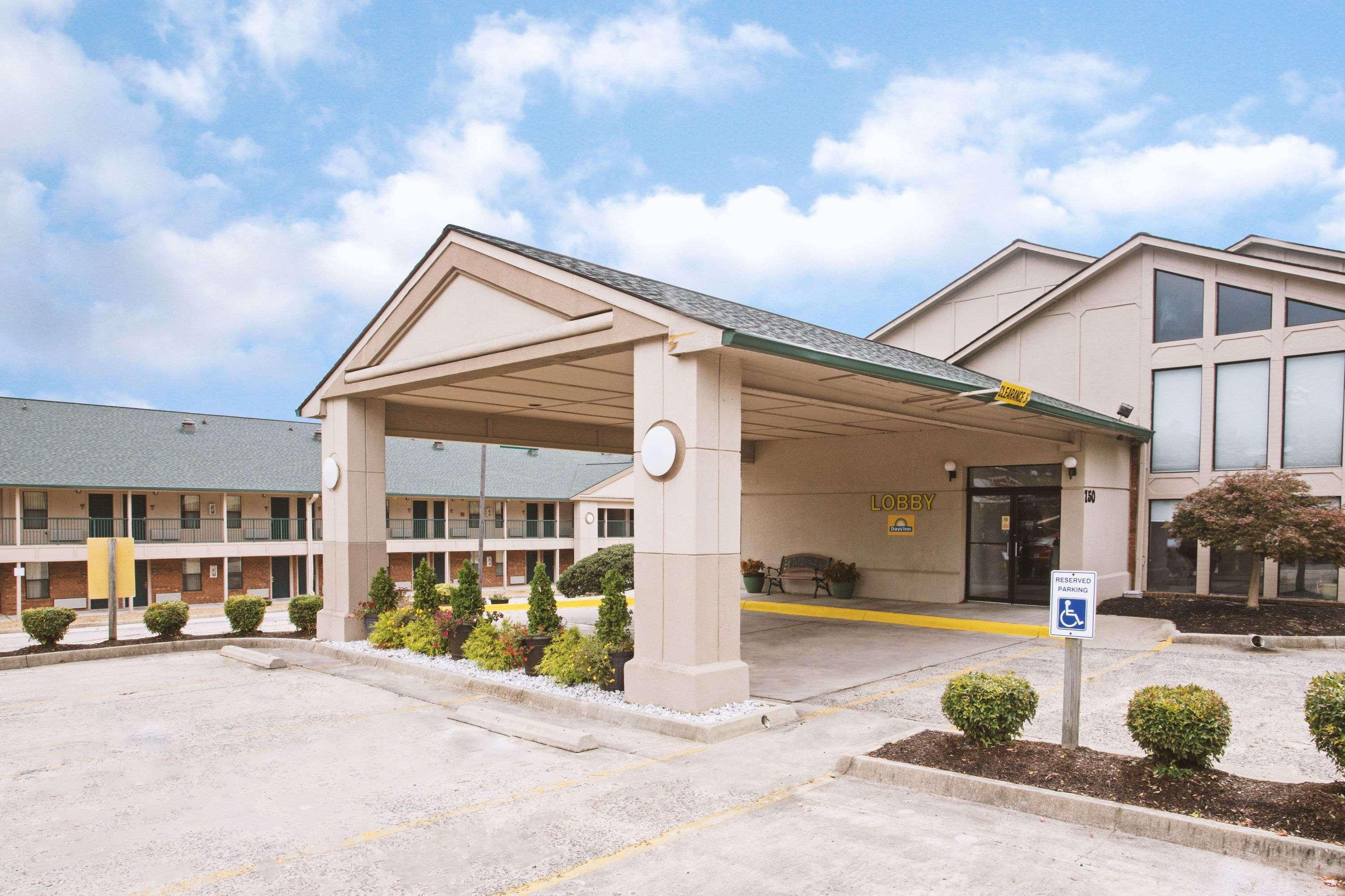 Days Inn By Wyndham ווית'וויל מראה חיצוני תמונה