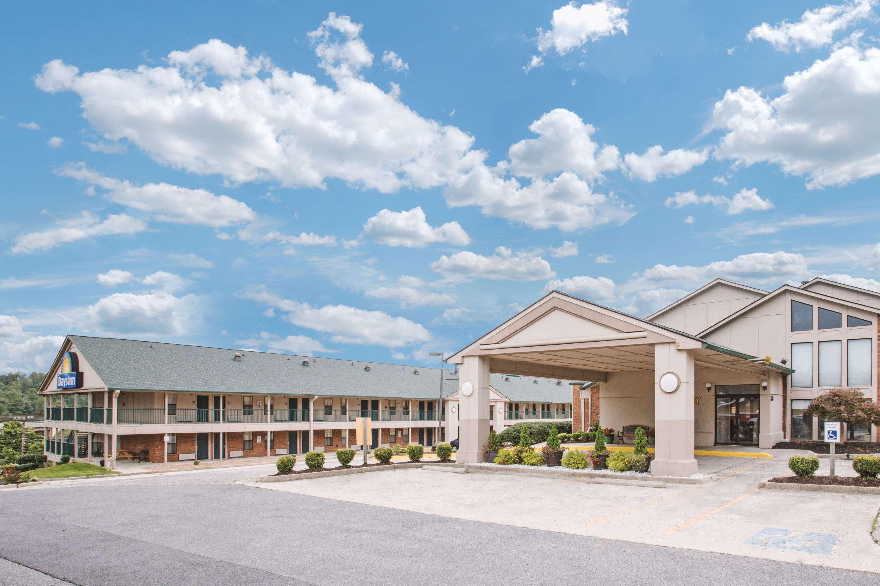 Days Inn By Wyndham ווית'וויל מראה חיצוני תמונה