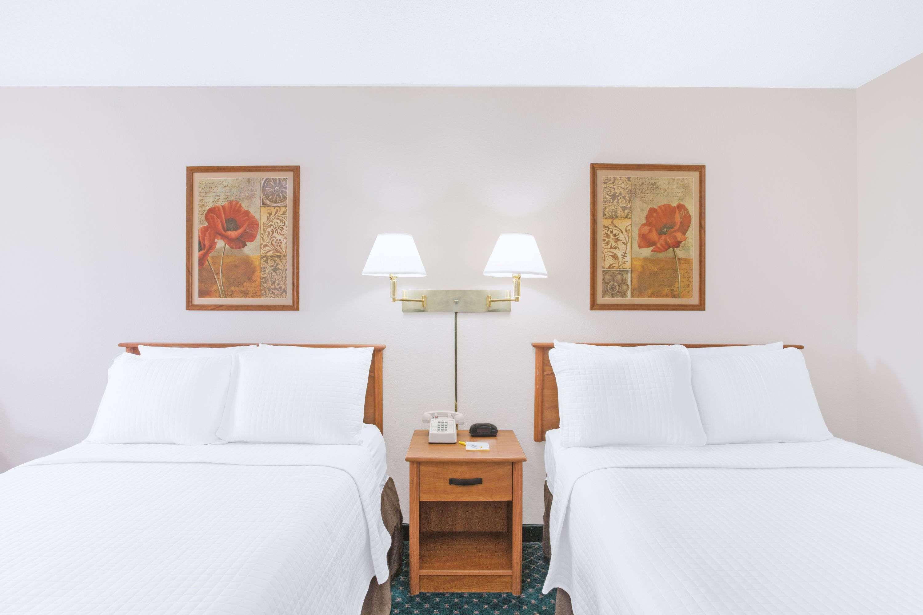 Days Inn By Wyndham ווית'וויל מראה חיצוני תמונה