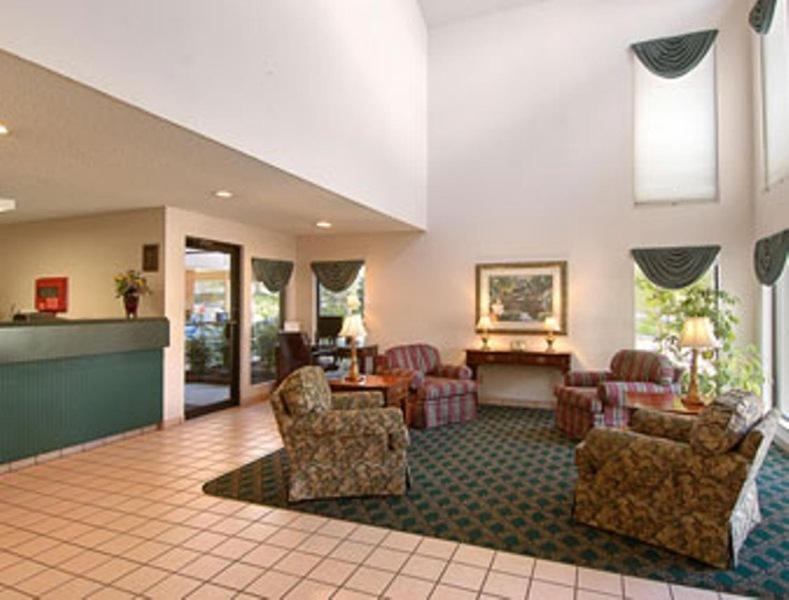 Days Inn By Wyndham ווית'וויל מראה חיצוני תמונה