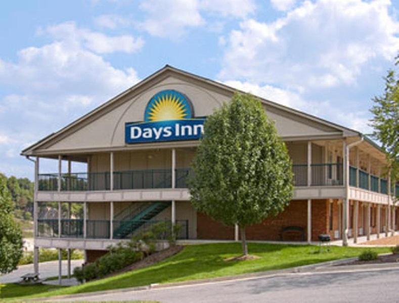 Days Inn By Wyndham ווית'וויל מראה חיצוני תמונה
